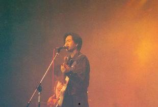 卓伟爆料黄家驹视频,卓伟揭秘摇滚传奇背后的故事